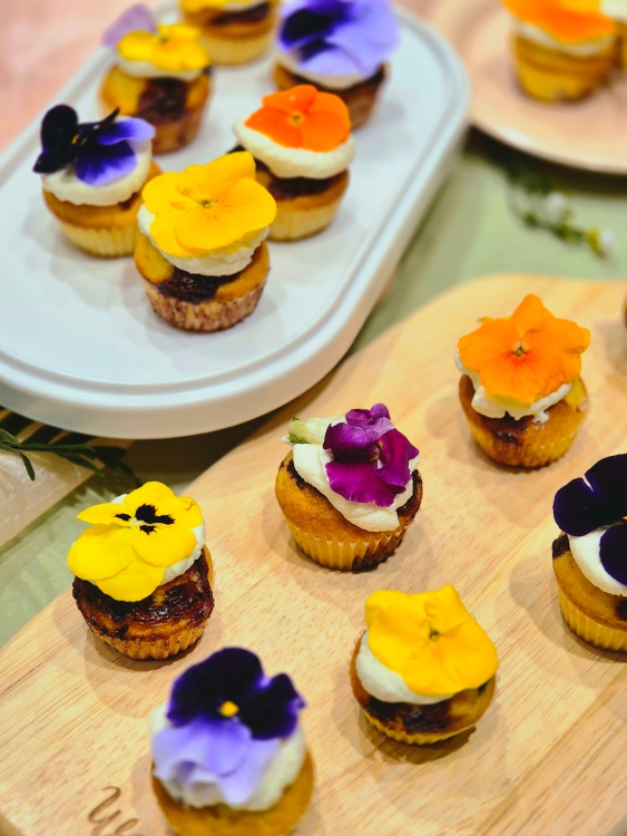 플라워 미니 머핀 만들기.의 1번 썸네일 이미지입니다.